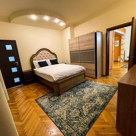 Central Apartment W/ Fire Place - Ground Floor ブカレスト エクステリア 写真