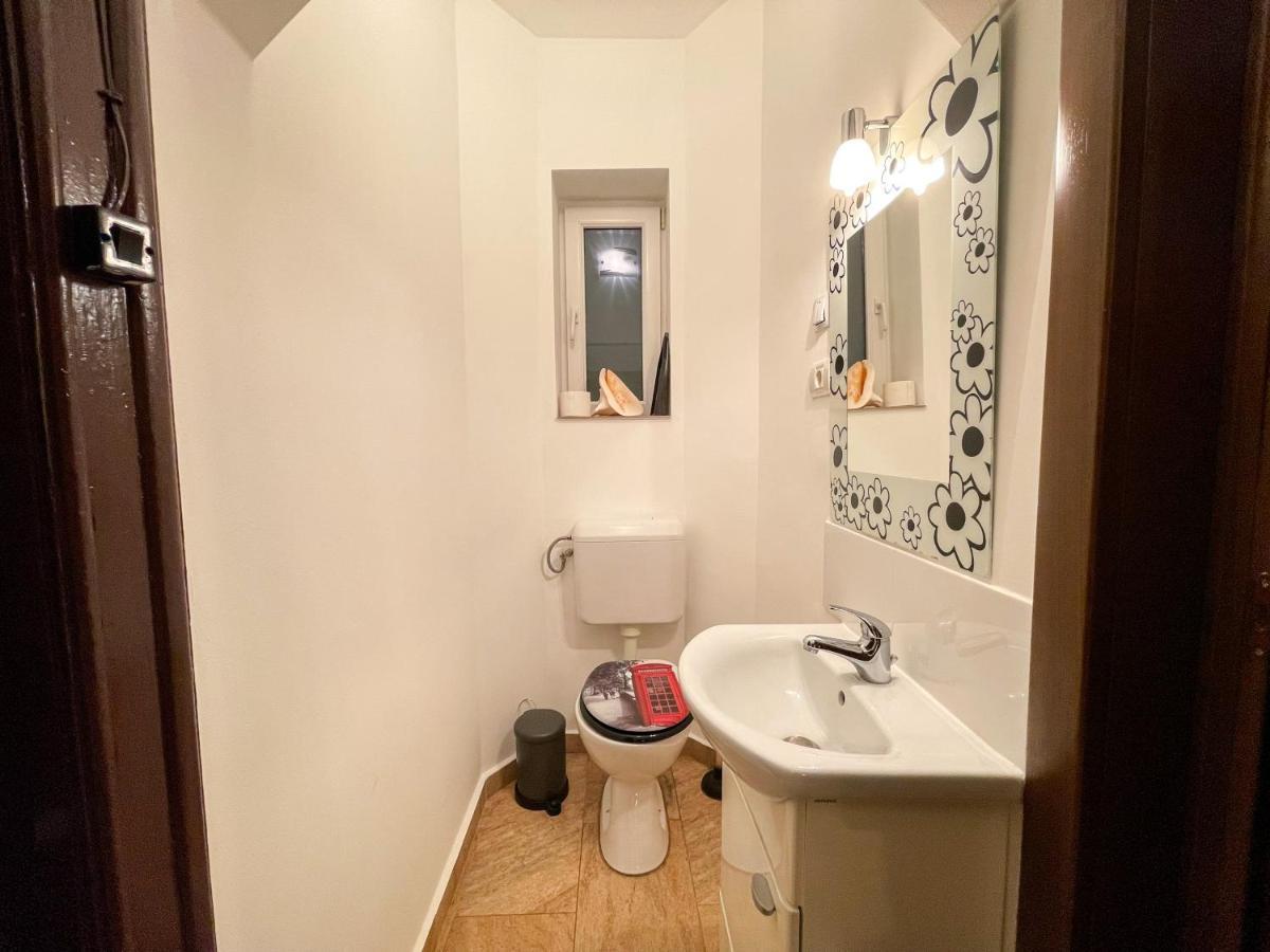 Central Apartment W/ Fire Place - Ground Floor ブカレスト エクステリア 写真